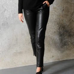 Alba Moda Lederhose In Schwarz -Dirndl Geschäft alba moda lederhose in schwarz 3 scaled