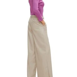 Comma Kunstleder-Hose Beige 8 Comma Kunstleder-Hose Beige -Dirndl Geschäft comma kunstleder hose beige 2 scaled