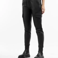 DreiMaster Vintage Lederhose Embell In Schwarz -Dirndl Geschäft dreimaster vintage lederhose embell in schwarz 2 scaled