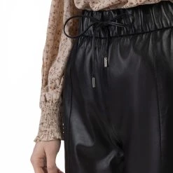 DreiMaster Vintage Lederhose In Schwarz -Dirndl Geschäft dreimaster vintage lederhose in schwarz 4 scaled