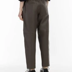 DreiMaster Vintage Lederhose In Taupe -Dirndl Geschäft dreimaster vintage lederhose in taupe 3 scaled