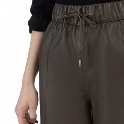 DreiMaster Vintage Lederhose In Taupe -Dirndl Geschäft dreimaster vintage lederhose in taupe 4 scaled