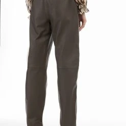 Faina Lederhose In Taupe 10 Faina Lederhose In Taupe -Dirndl Geschäft faina lederhose in taupe 3 scaled