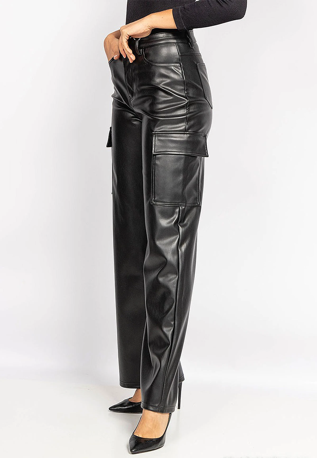 HELLO MISS Cargo Hose Coated Denim Leder Optik Stretch Pants Beschichtet In Schwarz 5 HELLO MISS Cargo Hose Coated Denim Leder Optik Stretch Pants Beschichtet In Schwarz – Bild 3