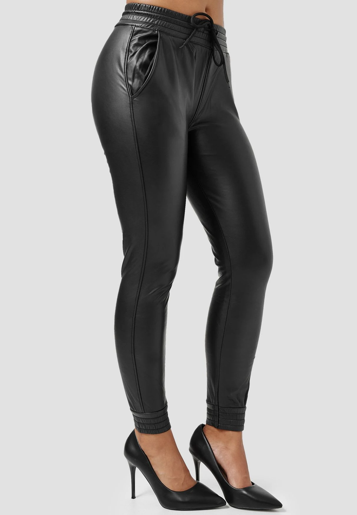 Newplay Leder Optik Stretch Hose Beschichtet Coated Jogger Pants Gefüttert In Schwarz 4 Newplay Leder Optik Stretch Hose Beschichtet Coated Jogger Pants Gefüttert In Schwarz – Bild 2