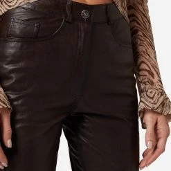 RICANO Lederhose 9809 In Braun -Dirndl Geschäft ricano lederhose 9809 in braun 4 scaled