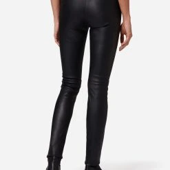 RICANO Lederhose Asteroid Stretch In Schwarz 9 RICANO Lederhose Asteroid Stretch In Schwarz -Dirndl Geschäft ricano lederhose asteroid stretch in schwarz 2 scaled