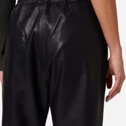 RICANO Lederhose Carillo In Schwarz 10 RICANO Lederhose Carillo In Schwarz -Dirndl Geschäft ricano lederhose carillo in schwarz 3 scaled