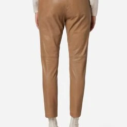 RICANO Lederhose Carillo In Taupe -Dirndl Geschäft ricano lederhose carillo in taupe 2 scaled