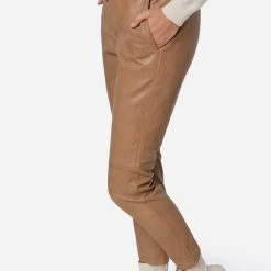 RICANO Lederhose Carillo In Taupe -Dirndl Geschäft ricano lederhose carillo in taupe 3 scaled