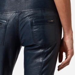 RICANO Lederhose Donna In Blau -Dirndl Geschäft ricano lederhose donna in blau 4 scaled