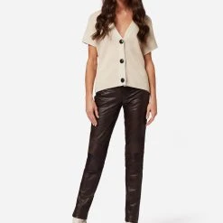 RICANO Lederhose Donna In Braun -Dirndl Geschäft ricano lederhose donna in braun 1 scaled