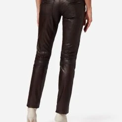 RICANO Lederhose Donna In Braun -Dirndl Geschäft ricano lederhose donna in braun 2 scaled