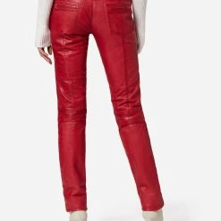 RICANO Lederhose Donna In Rot 10 RICANO Lederhose Donna In Rot -Dirndl Geschäft ricano lederhose donna in rot 2 scaled