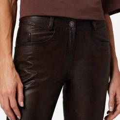 RICANO Lederhose Dorin In Braun -Dirndl Geschäft ricano lederhose dorin in braun 3 scaled