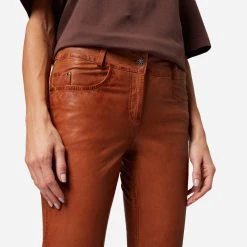 RICANO Lederhose Dorin In Cognac Braun 11 RICANO Lederhose Dorin In Cognac Braun -Dirndl Geschäft ricano lederhose dorin in cognac braun 4 scaled