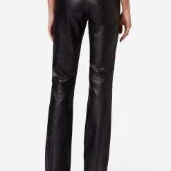 RICANO Lederhose Low Cut 2 In Schwarz -Dirndl Geschäft ricano lederhose low cut 2 in schwarz 2 scaled