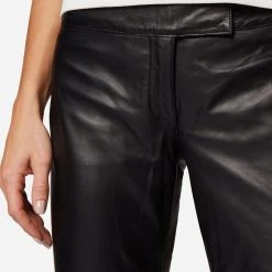 RICANO Lederhose Low Cut 2 In Schwarz -Dirndl Geschäft ricano lederhose low cut 2 in schwarz 3 scaled