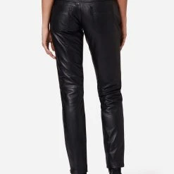 RICANO Lederhose Tally Pant In Schwarz -Dirndl Geschäft ricano lederhose tally pant in schwarz 2 scaled