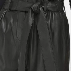 St. Emile Lederhose Leather In Schwarz 12 St. Emile Lederhose Leather In Schwarz -Dirndl Geschäft st emile lederhose leather in schwarz 4 scaled