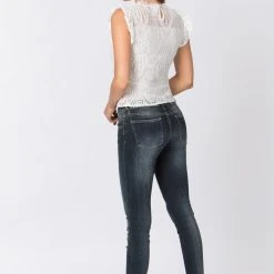 Stockerpoint Bluse "Bea" In Weiss -Dirndl Geschäft stockerpoint bluse bea in weiss 2 scaled