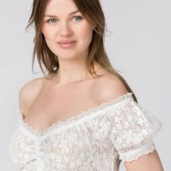 Stockerpoint Bluse "Katya" In Creme -Dirndl Geschäft stockerpoint bluse katya in creme 3 scaled