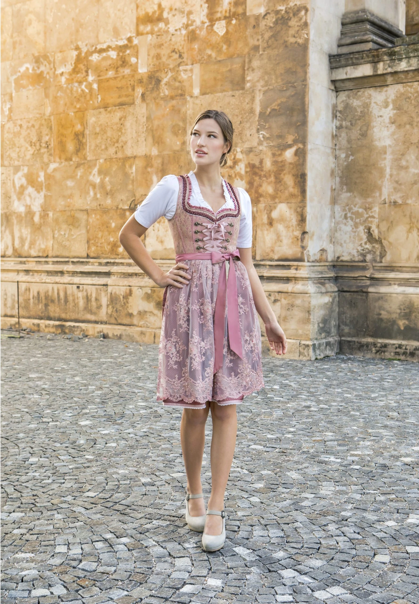 Stockerpoint Dirndlbluse "B-1018" In Weiss 8 Stockerpoint Dirndlbluse "B-1018" In Weiss – Bild 6