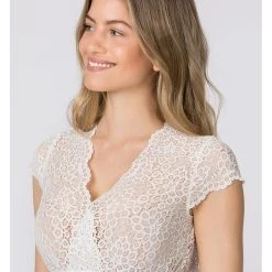 Stockerpoint Dirndlbluse "Selina" In Creme -Dirndl Geschäft stockerpoint dirndlbluse selina in creme 2