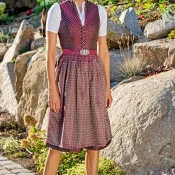 Stockerpoint Langes Dirndl "Maelys" In Burgund -Dirndl Geschäft stockerpoint langes dirndl maelys in burgund 6 scaled