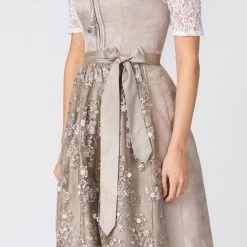 Stockerpoint Midi Dirndl "Adriene" In Taupe -Dirndl Geschäft stockerpoint midi dirndl adriene in taupe 3 scaled