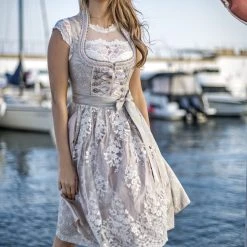 Stockerpoint Midi Dirndl "Gabrielle" In Creme 15 Stockerpoint Midi Dirndl "Gabrielle" In Creme -Dirndl Geschäft stockerpoint midi dirndl gabrielle in creme 6 scaled