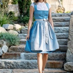 Stockerpoint Midi Dirndl "Irit" In Rauchblau 15 Stockerpoint Midi Dirndl "Irit" In Rauchblau -Dirndl Geschäft stockerpoint midi dirndl irit in rauchblau 6 scaled