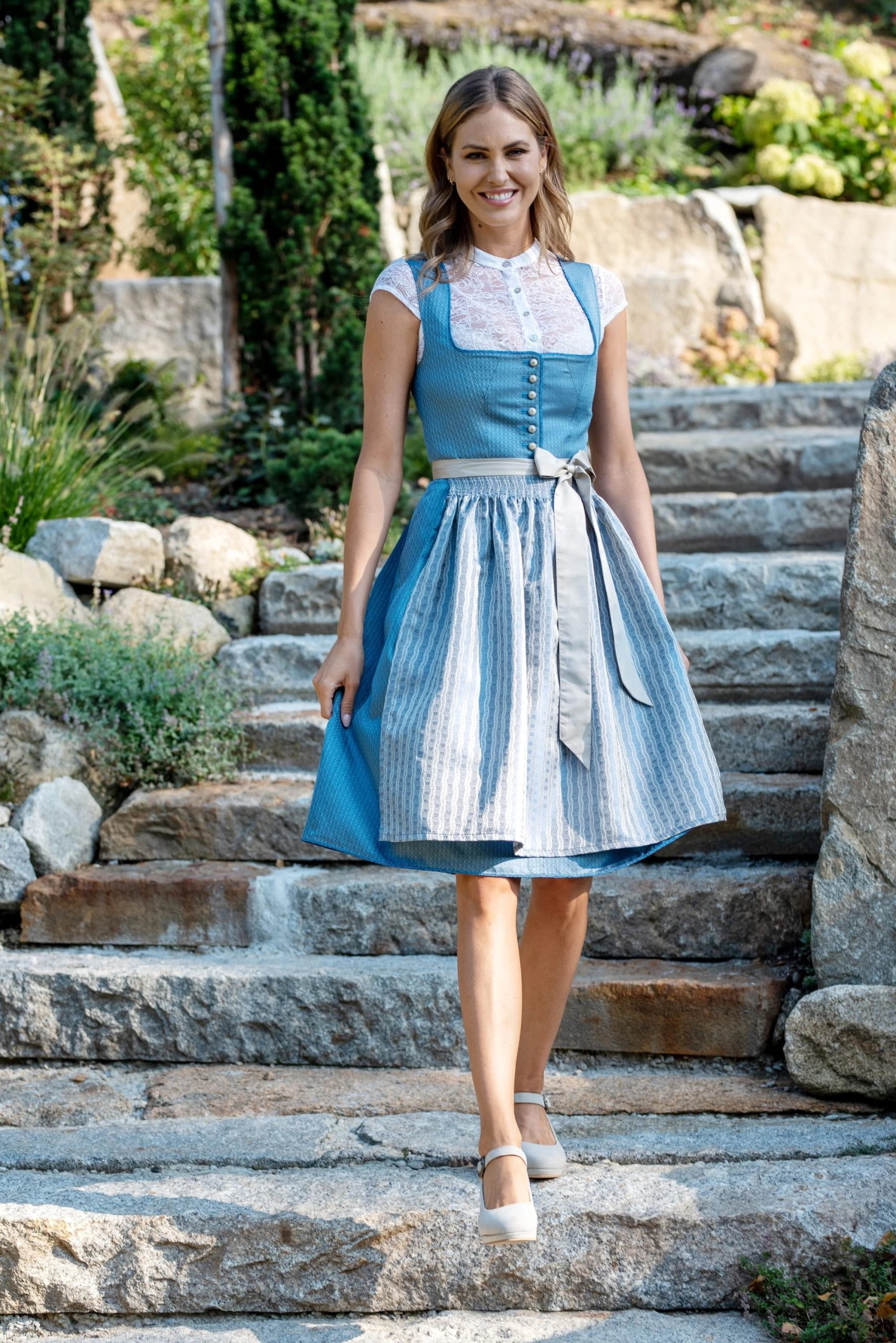 Stockerpoint Midi Dirndl "Irit" In Rauchblau 9 Stockerpoint Midi Dirndl "Irit" In Rauchblau – Bild 7