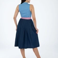 Turi Landhaus Dirndl In Blau/ Rosa -Dirndl Geschäft turi landhaus dirndl in blau rosa 1