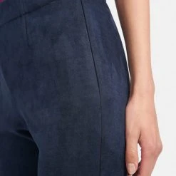 Uta Raasch Hose Fake-Leder-Leggings In Marine -Dirndl Geschäft uta raasch hose fake leder leggings in marine 4 scaled