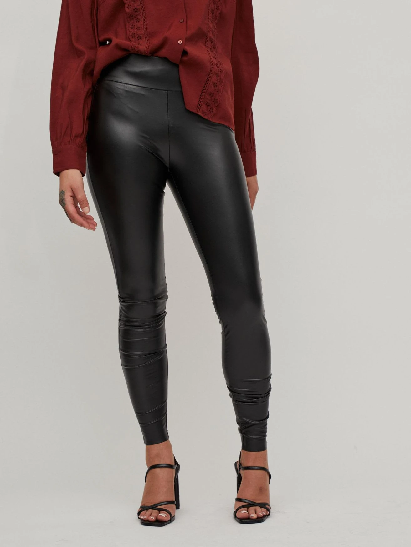 Vila PU Kunstleder Leggings High Waist Stretch Hose Beschichtet VIBARB In Schwarz 3 Vila PU Kunstleder Leggings High Waist Stretch Hose Beschichtet VIBARB In Schwarz